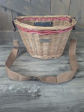 Wicker Basket With Carry Handle